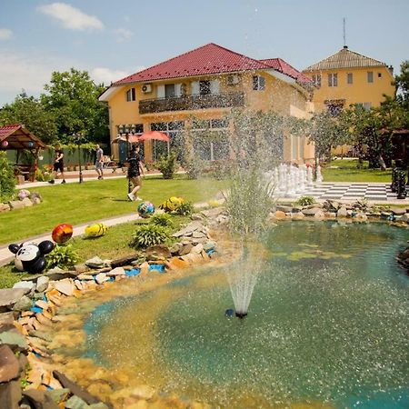 Beauty Complex Hotel Berehove  Bagian luar foto