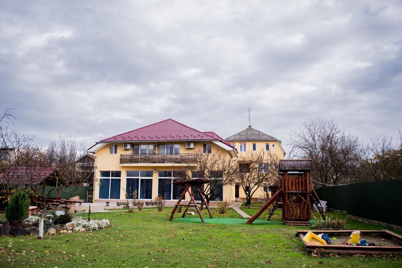Beauty Complex Hotel Berehove  Bagian luar foto