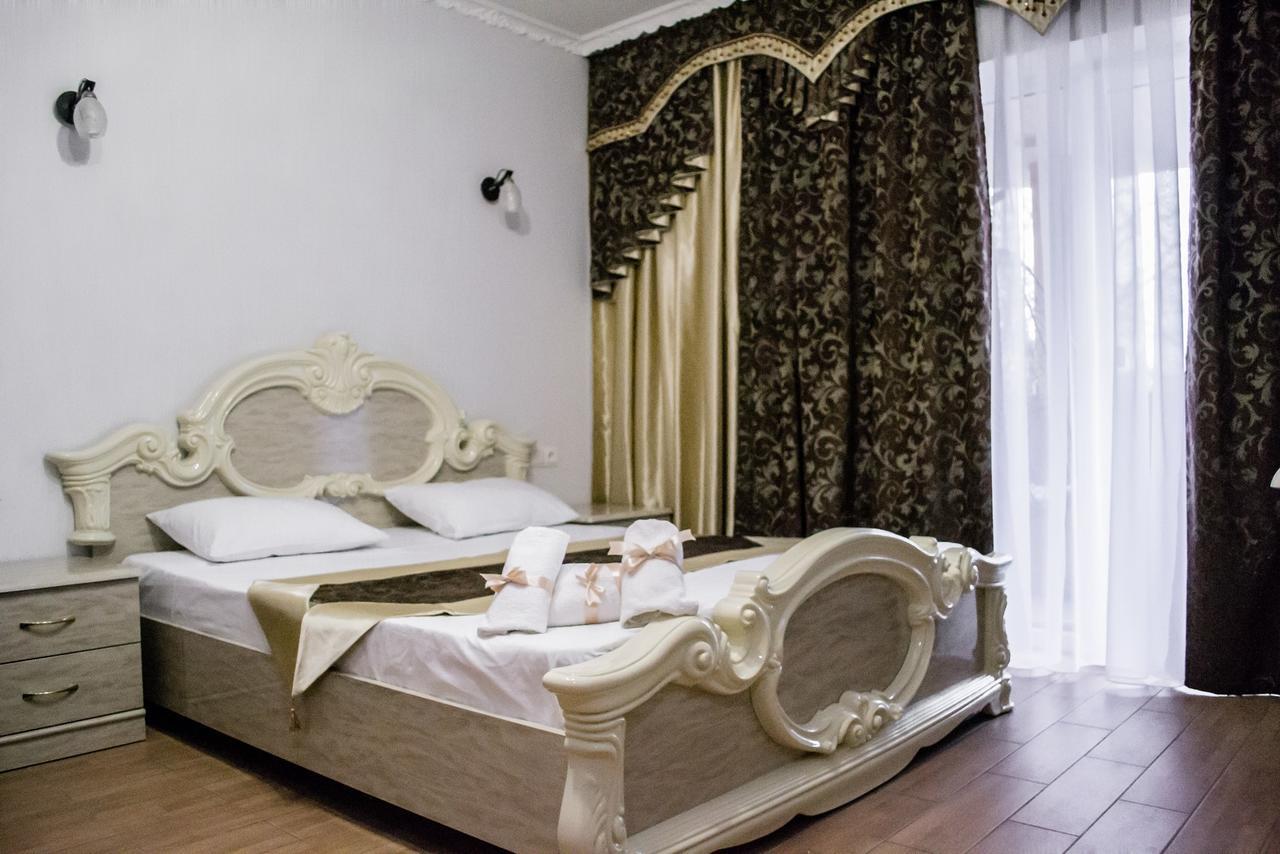 Beauty Complex Hotel Berehove  Bagian luar foto