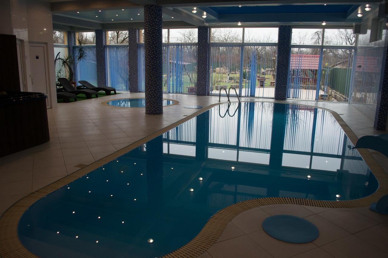 Beauty Complex Hotel Berehove  Bagian luar foto