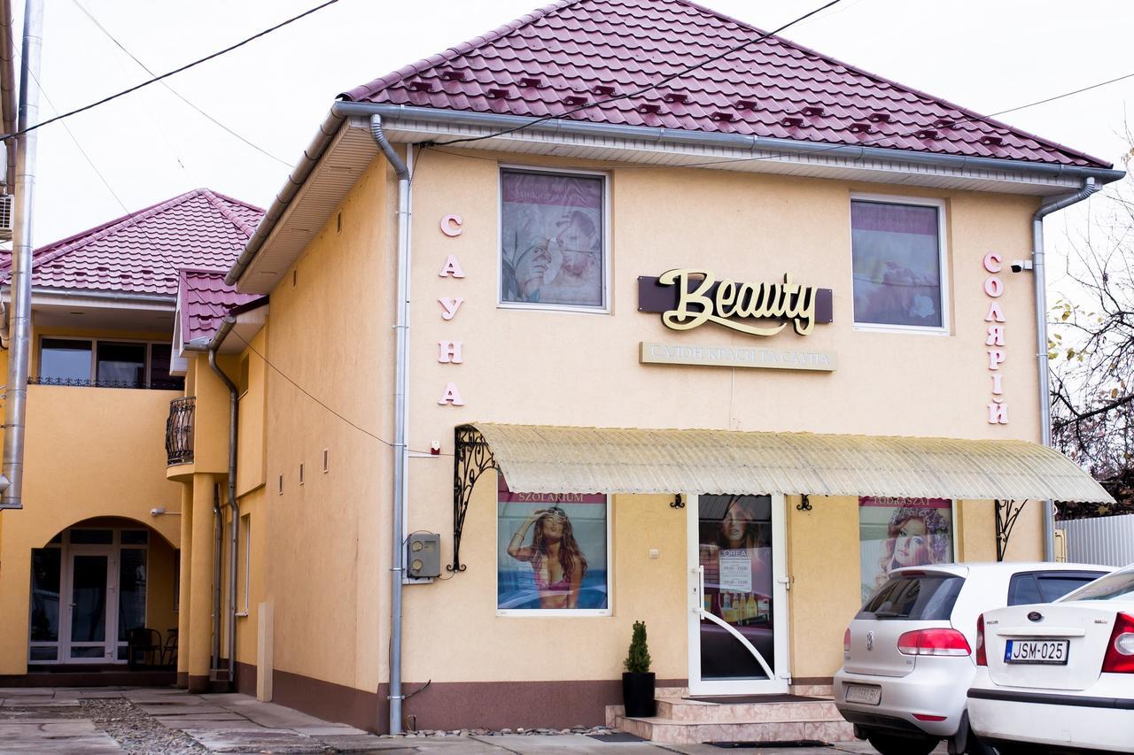 Beauty Complex Hotel Berehove  Bagian luar foto