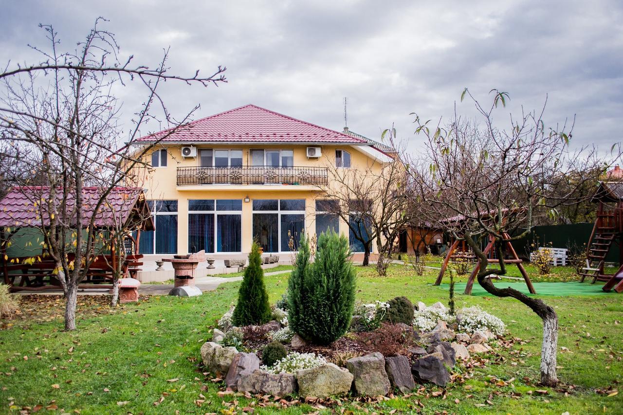 Beauty Complex Hotel Berehove  Bagian luar foto