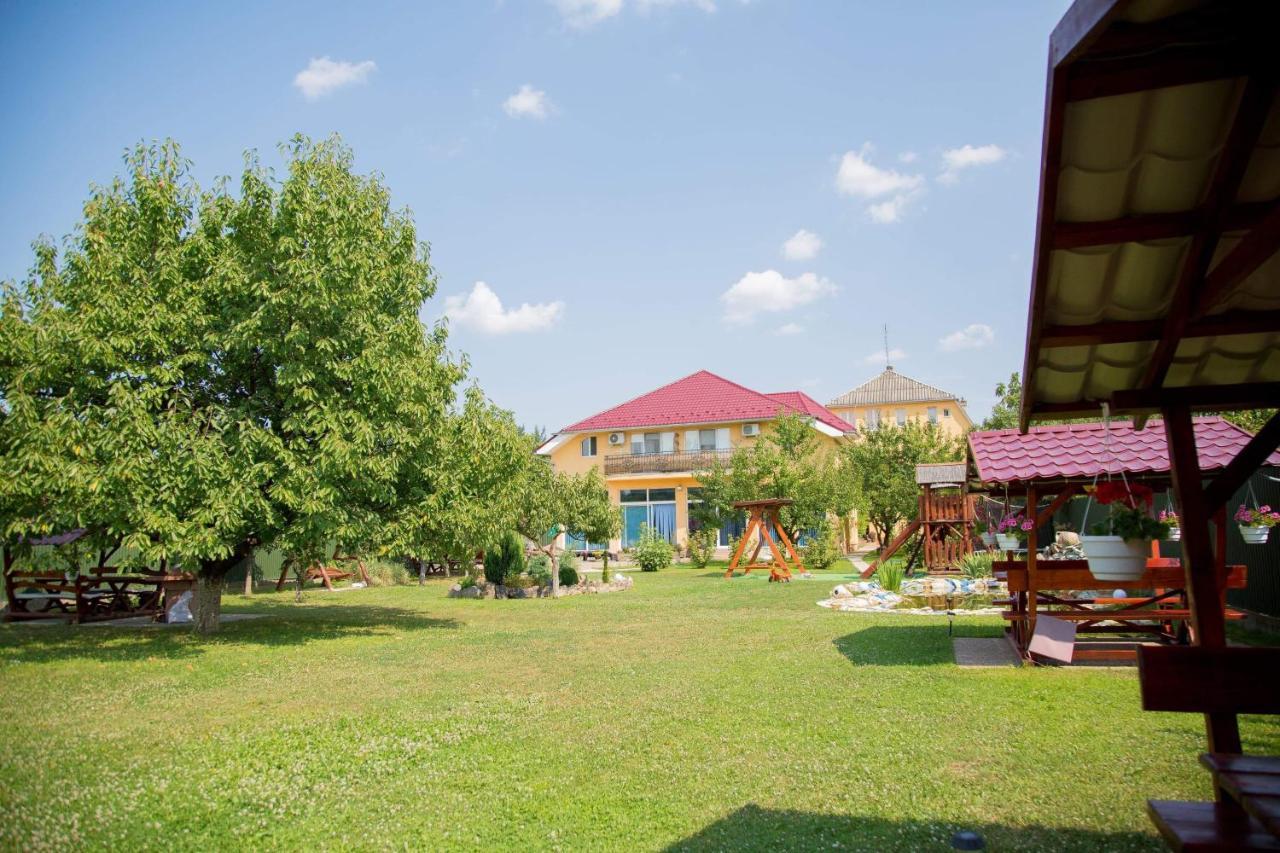 Beauty Complex Hotel Berehove  Bagian luar foto