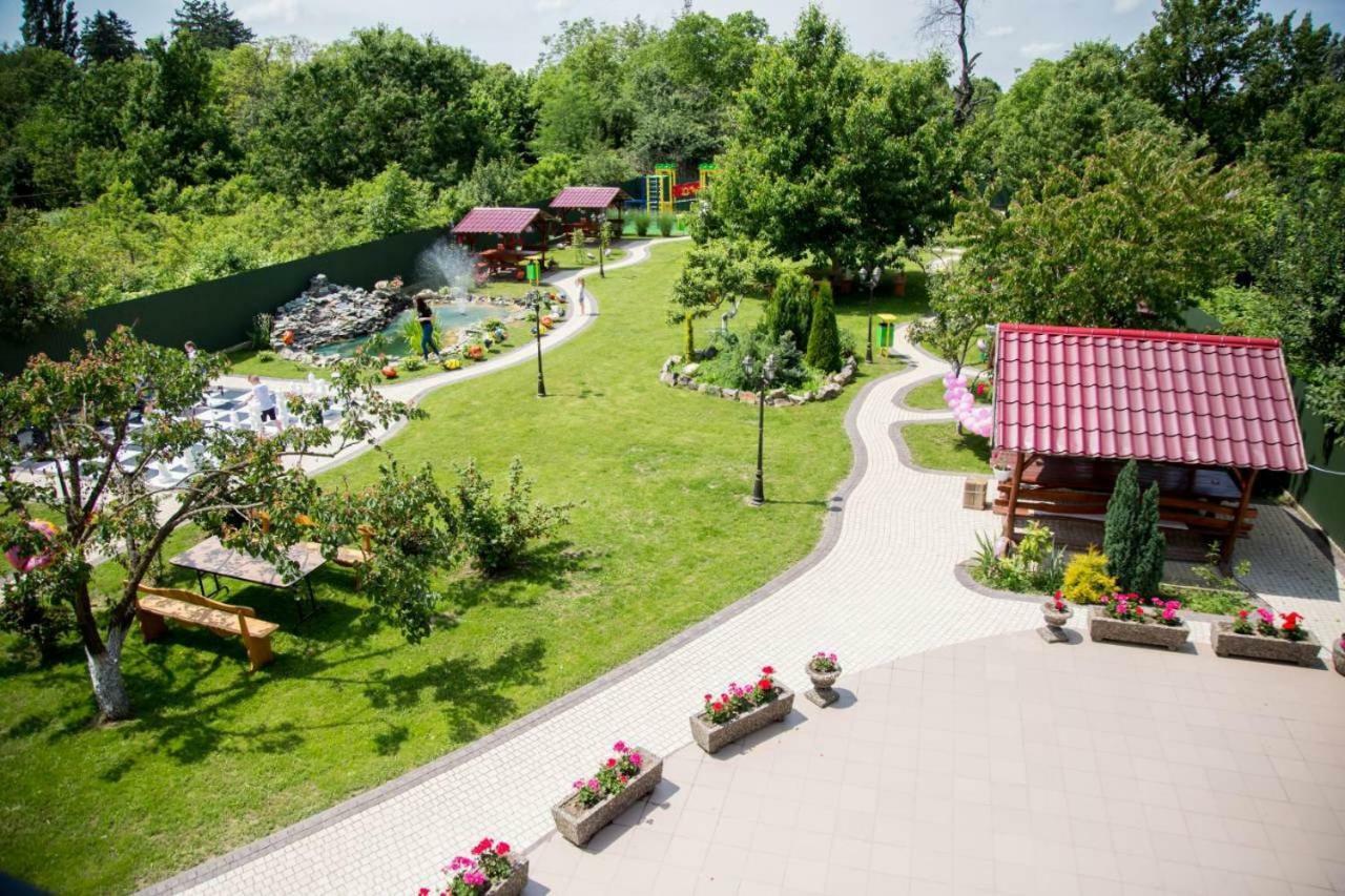Beauty Complex Hotel Berehove  Bagian luar foto