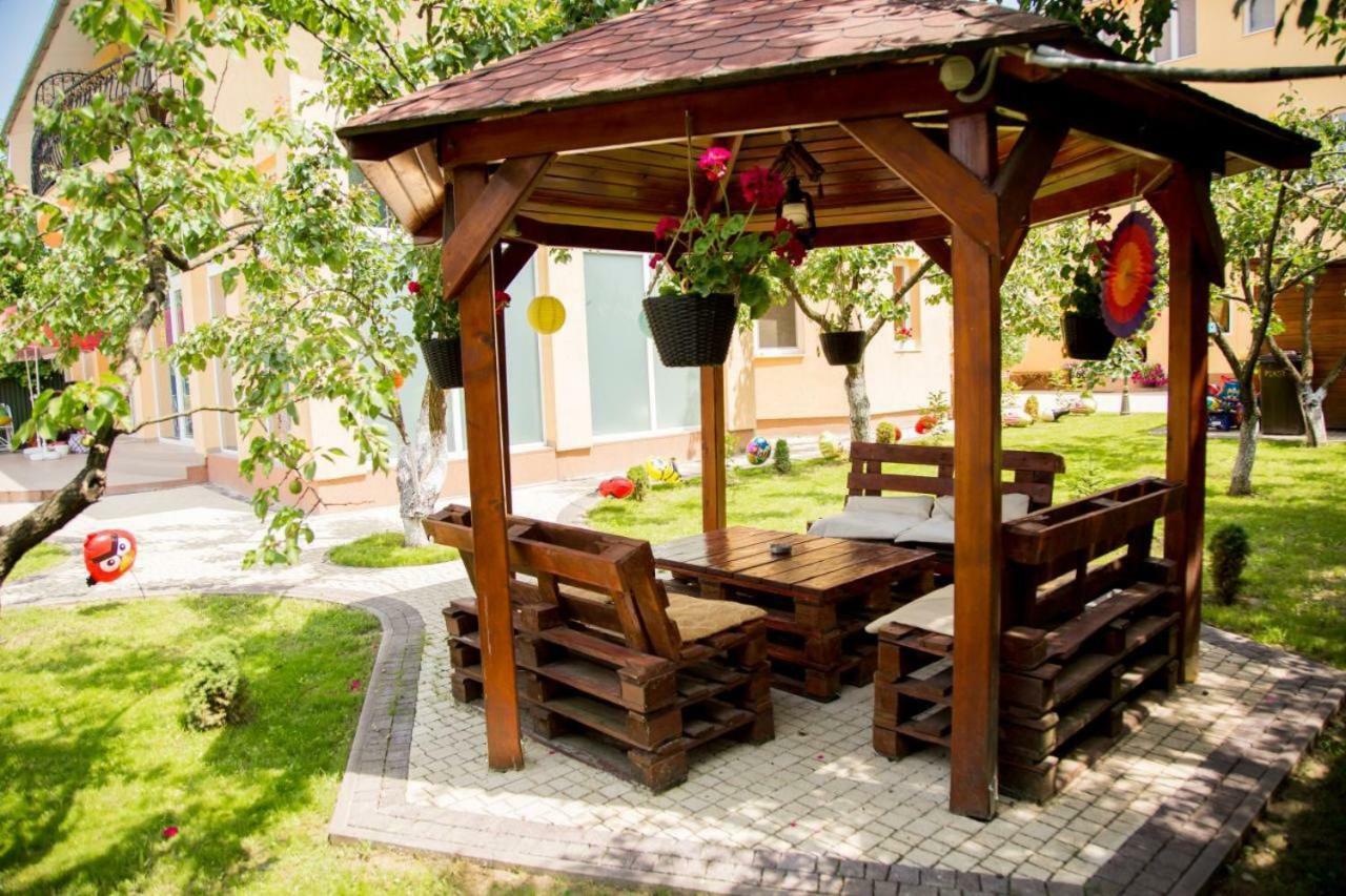 Beauty Complex Hotel Berehove  Bagian luar foto