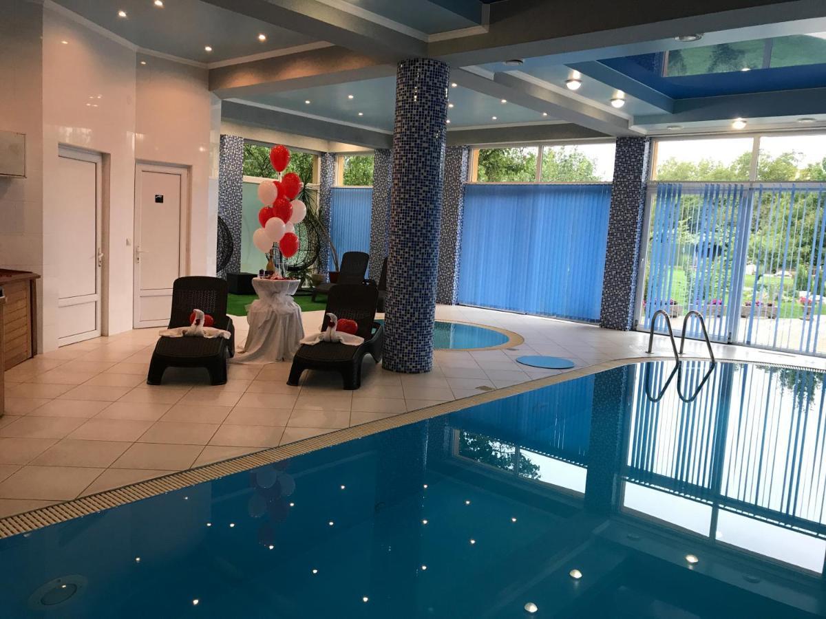 Beauty Complex Hotel Berehove  Bagian luar foto